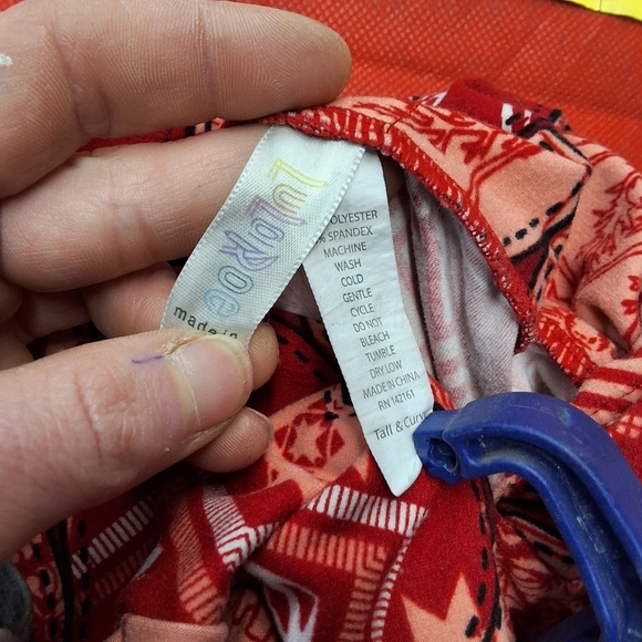 LuLaRoe Kids Leggings - Red and Pink Pattern - Picture 3 of 11